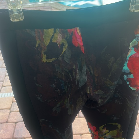Trina Turk Fully Lined Black Floral Designer Pants Stretchy sz 2 Ankle Crop EUC - Picture 16 of 17